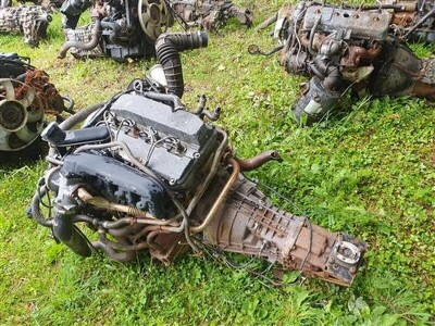 Ford 4 Cylinder Diesel Engine & Gearbox - 3