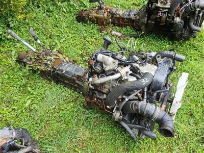 Mitsubishi 4 Cylinder Diesel Engine & Gearbox - 2