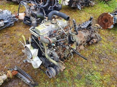 Mitsubishi 4 Cylinder Diesel Engine & Gearbox - 2