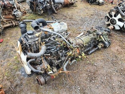 Nissan 4 Cylinder Diesel Engine & Gearbox - 4