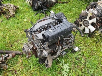 Mitsubishi 4 Cylinder Diesel Engine & Gearbox - 2