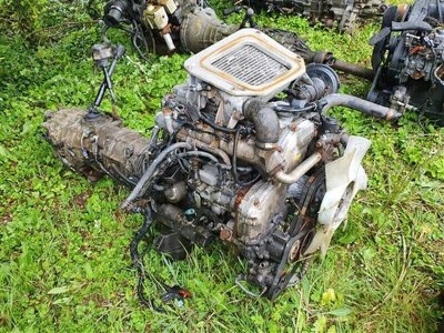 Nissan 4 Cylinder Diesel Engine & Gearbox - 2