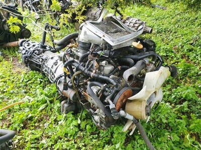 Nissan 4 Cylinder Diesel Engine & Gearbox - 2