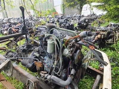 Mercedes 4 Cylinder Diesel Engine & Gearbox
c/w Part Chassis Section, Steer & Drive Axles - 3