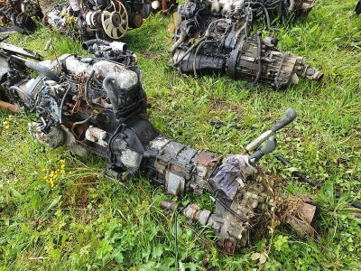 Mitsubishi 4 Cylinder Diesel Engine & Gearbox - 2