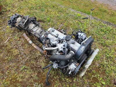 Mitsubishi 4 Cylinder Diesel Engine & Gearbox