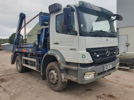 Mercedes Axor 4x2 Skiploader