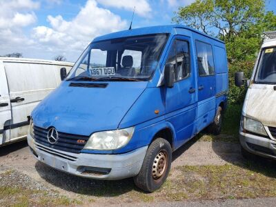 2000 Mercedes Sprinter Camper Van - 4