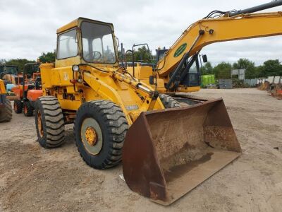 International H65 Payloader Loading Shovel